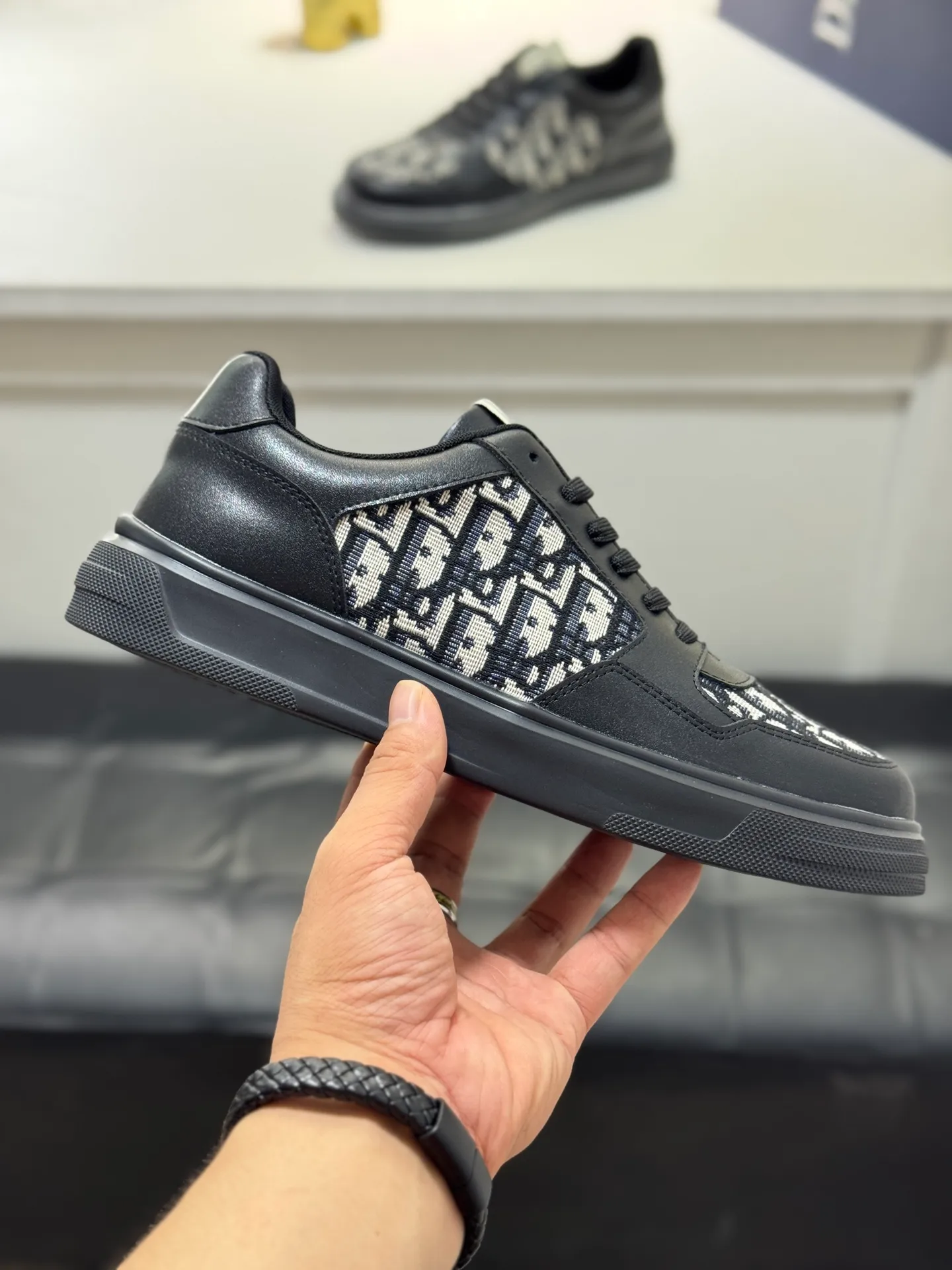 Men's men's shoes 💰400 [New model] 🌂🌂Dior (Dior) 🆕 Low-top casual shoes, carefully made of first-layer cowhide with canvas, comfortable and breathable ~ rubber soles, enhance style. Fashionable and versatile, it can complement any look. Featuring an exquisite design that is uniquely dynamic and modern, this shoe is part of Dior's legacy and embodies modern elegance. Size: 38-44 (45 customized